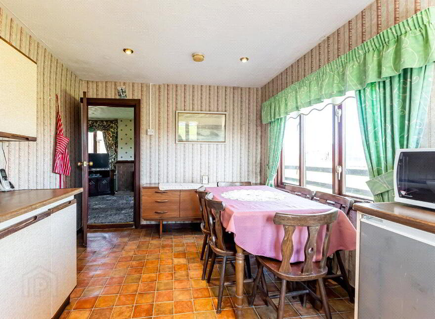 11 Shore Road, Ballinderry Upper, Lisburn, BT28 2LQ