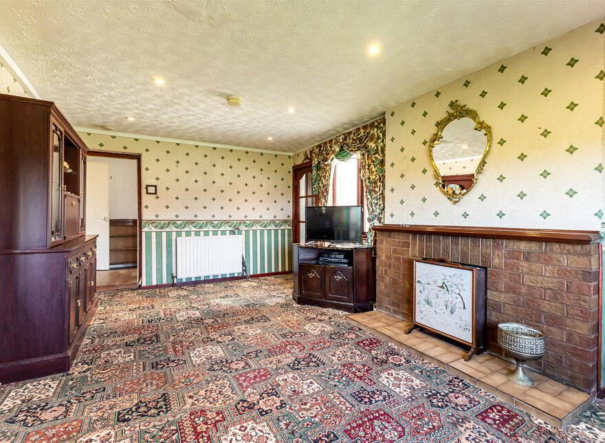 11 Shore Road, Ballinderry Upper, Lisburn, BT28 2LQ