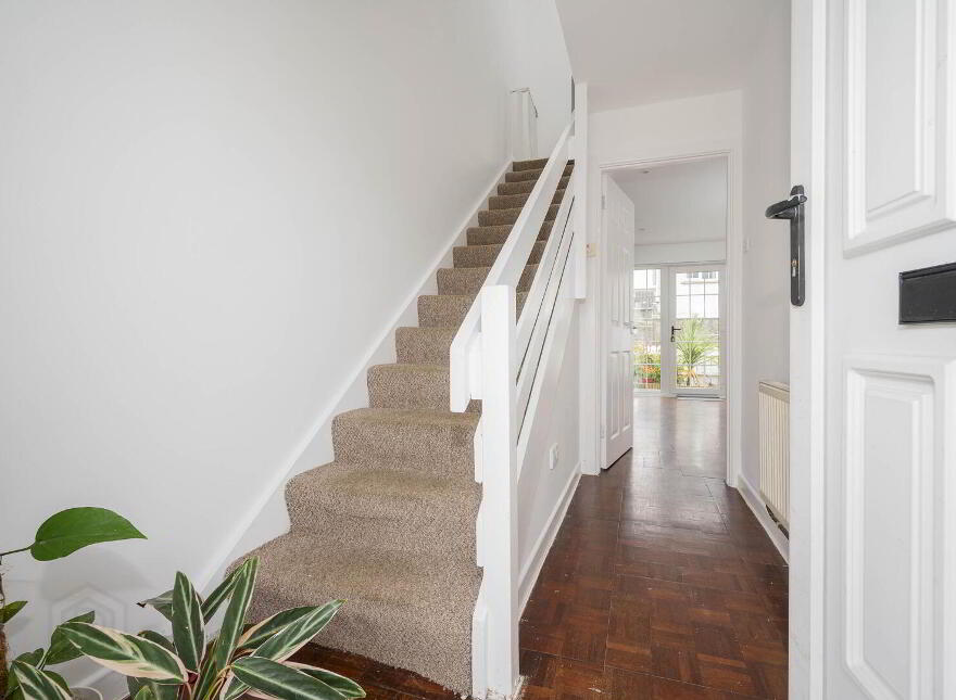 10 Hollymount Court, Belfast, BT10 0HA