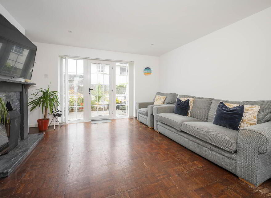 10 Hollymount Court, Belfast, BT10 0HA