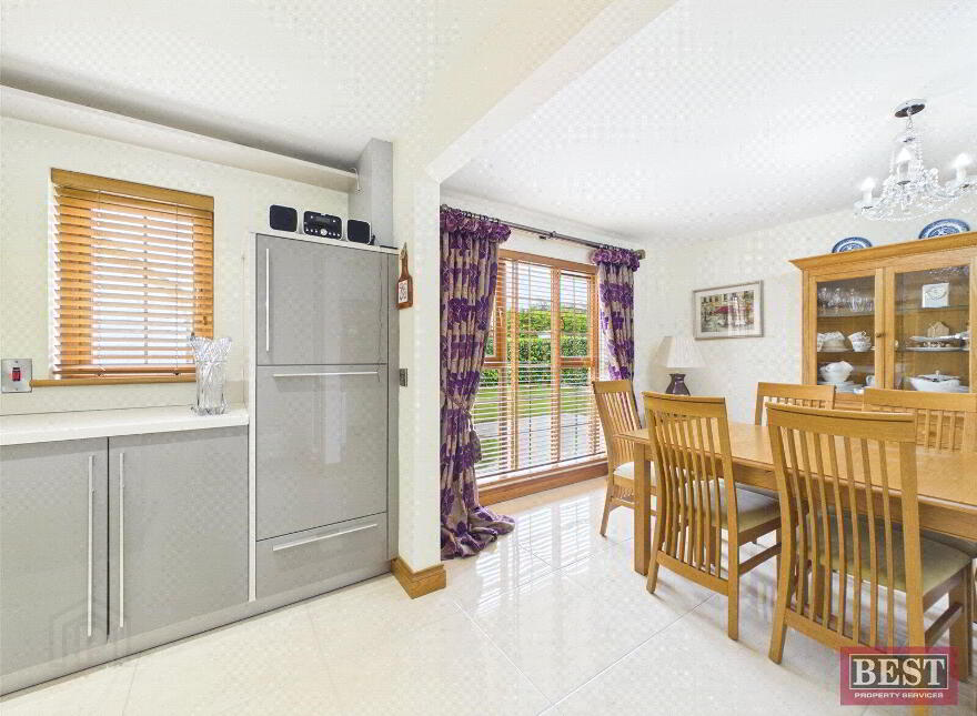 8 Rathdallan, Warrenpoint, Newry, BT34 3UQ