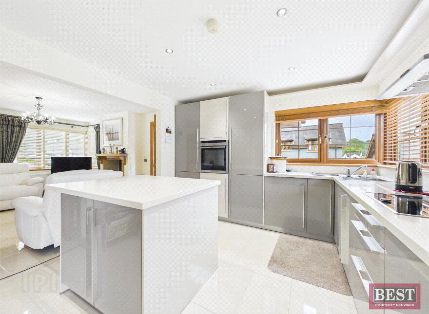 8 Rathdallan, Warrenpoint, Newry, BT34 3UQ