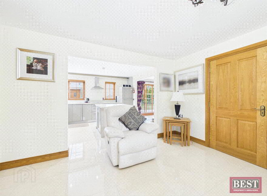 8 Rathdallan, Warrenpoint, Newry, BT34 3UQ