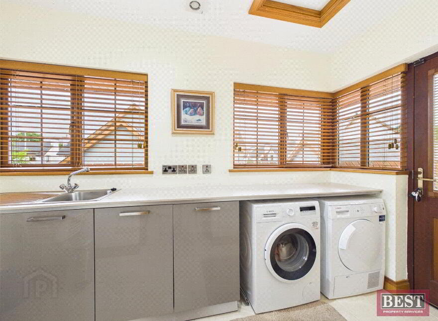 8 Rathdallan, Warrenpoint, Newry, BT34 3UQ
