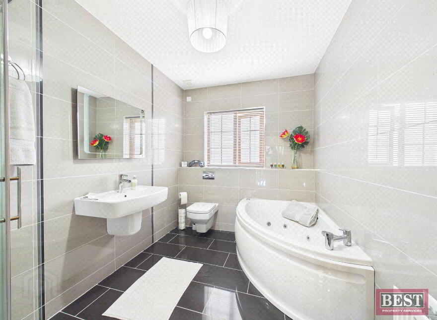 8 Rathdallan, Warrenpoint, Newry, BT34 3UQ