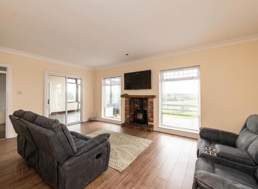 76 Magheraknock Road, Ballynahinch, BT24 8TJ
