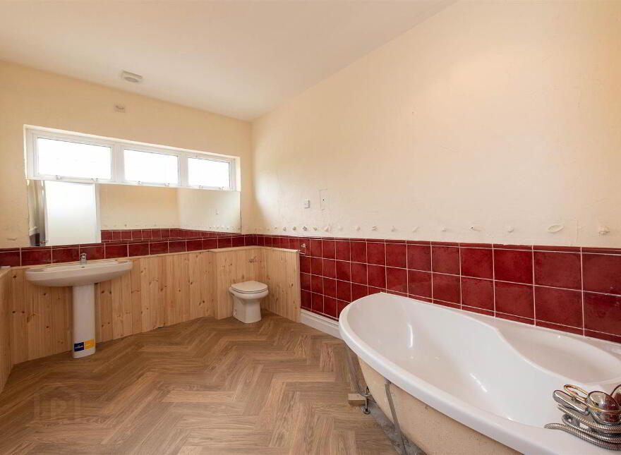 76 Magheraknock Road, Ballynahinch, BT24 8TJ