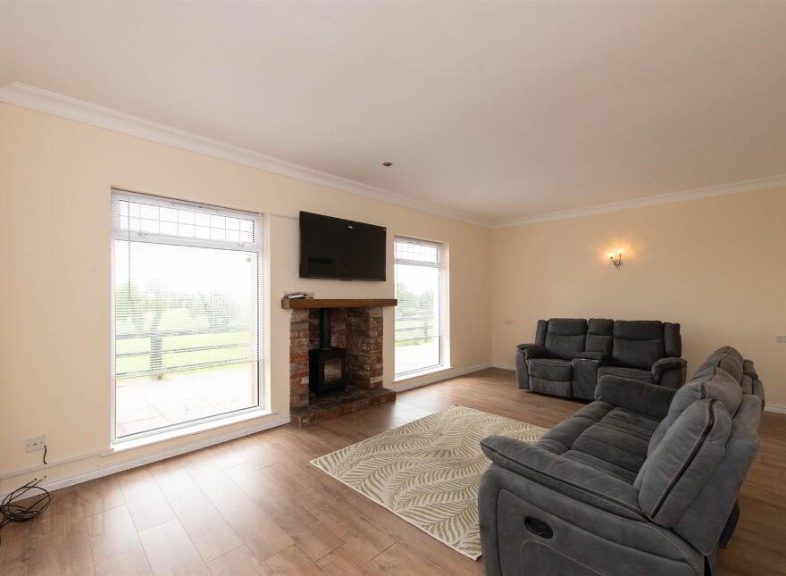 76 Magheraknock Road, Ballynahinch, BT24 8TJ