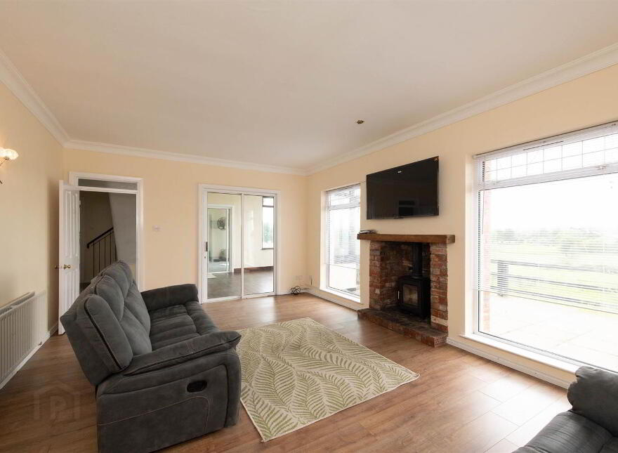 76 Magheraknock Road, Ballynahinch, BT24 8TJ