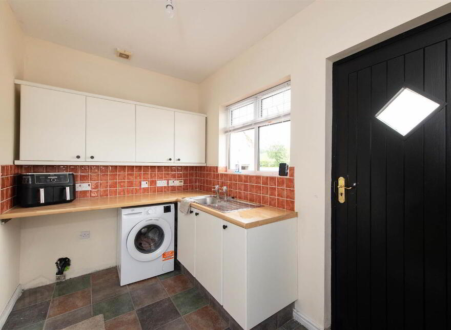 76 Magheraknock Road, Ballynahinch, BT24 8TJ