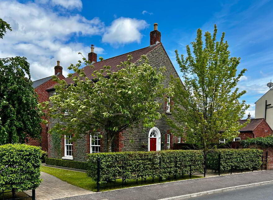 12 Breton Gardens, Lisburn, BT28 3YZ