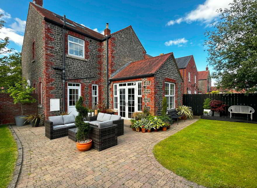 12 Breton Gardens, Lisburn, BT28 3YZ