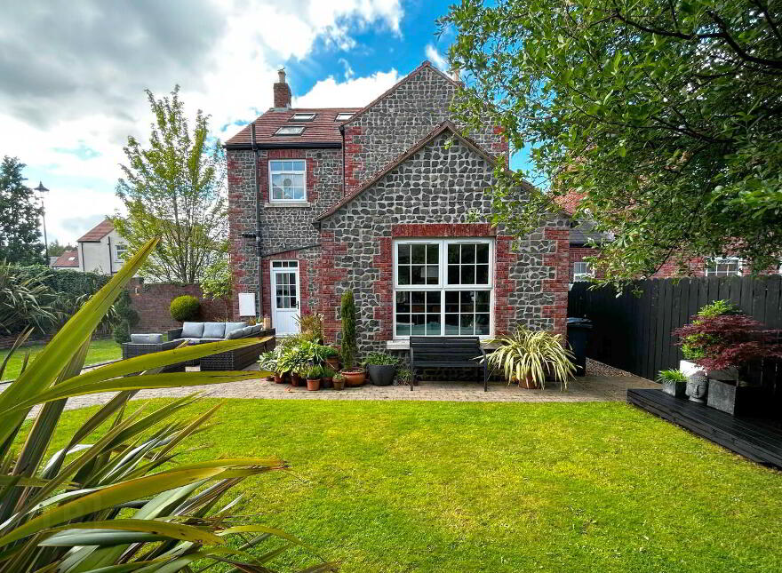12 Breton Gardens, Lisburn, BT28 3YZ