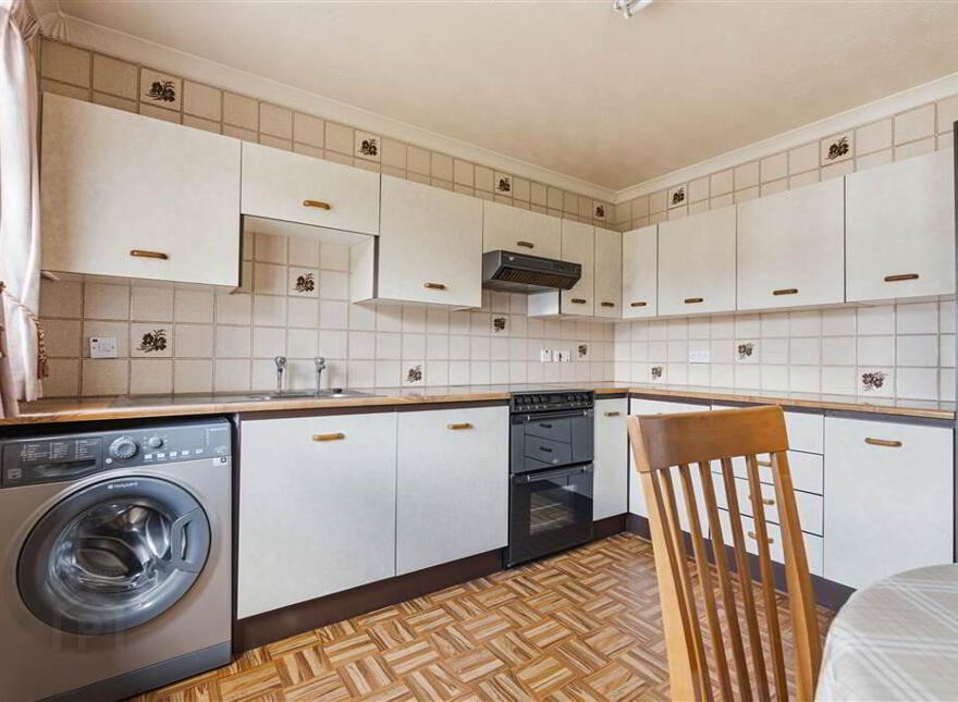 76 Meadowvale, Ballymena, BT42 4EY