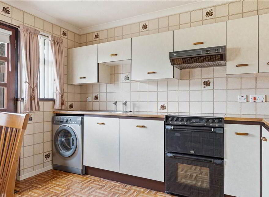 76 Meadowvale, Ballymena, BT42 4EY