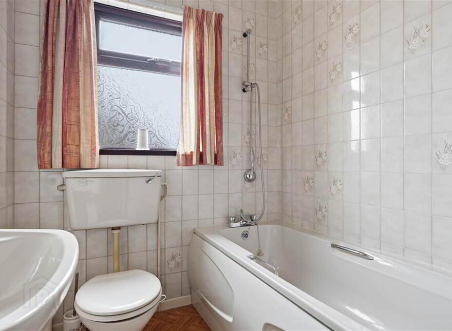 76 Meadowvale, Ballymena, BT42 4EY