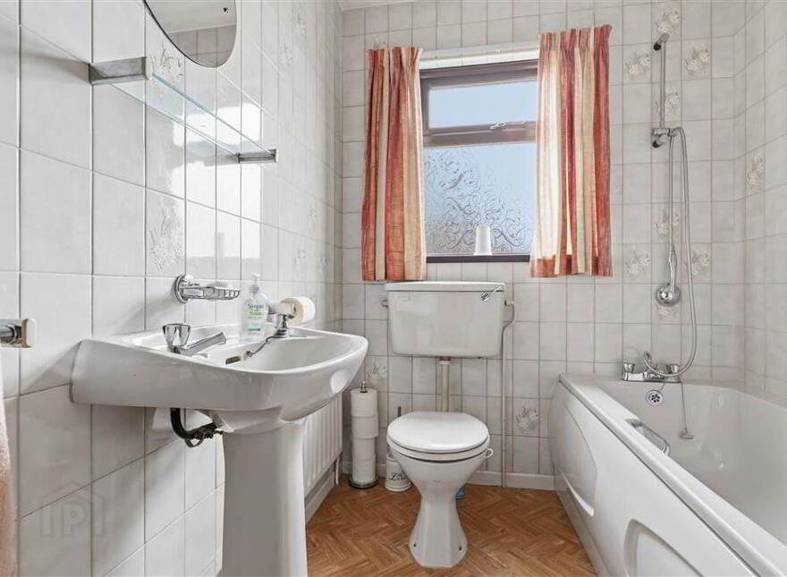 76 Meadowvale, Ballymena, BT42 4EY