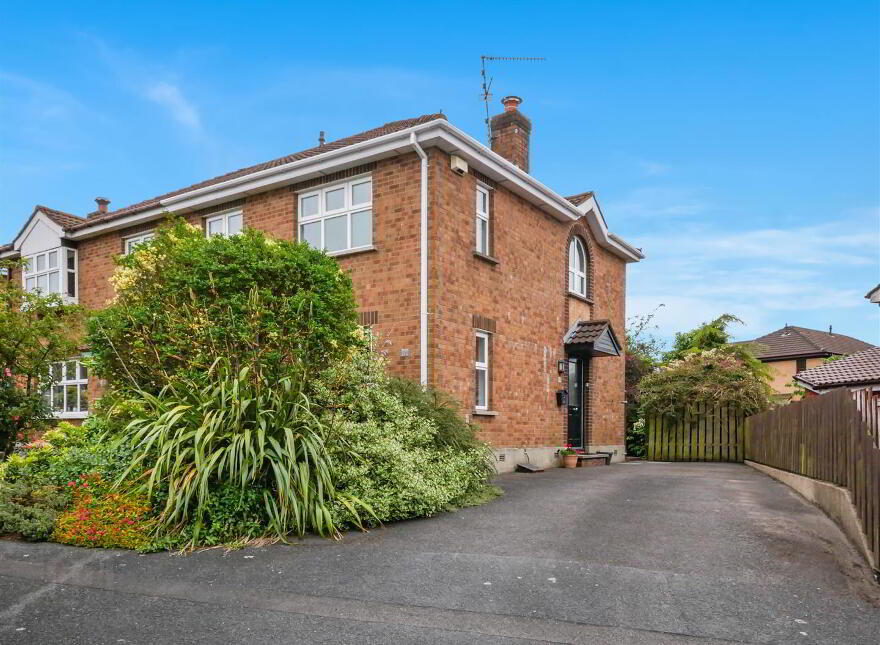 11 Briar Hill, Off Cairnshill Road, Belfast, BT8 6XW