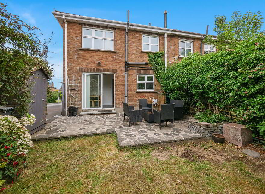 11 Briar Hill, Off Cairnshill Road, Belfast, BT8 6XW