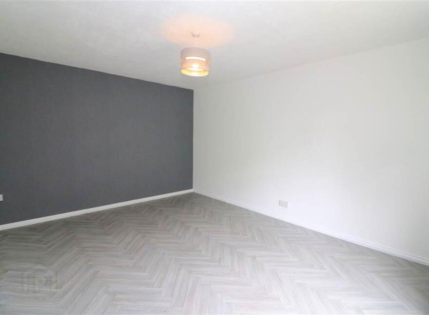 202 Ashmount Gardens, Hillhall Road, Lisburn, BT27 5DB
