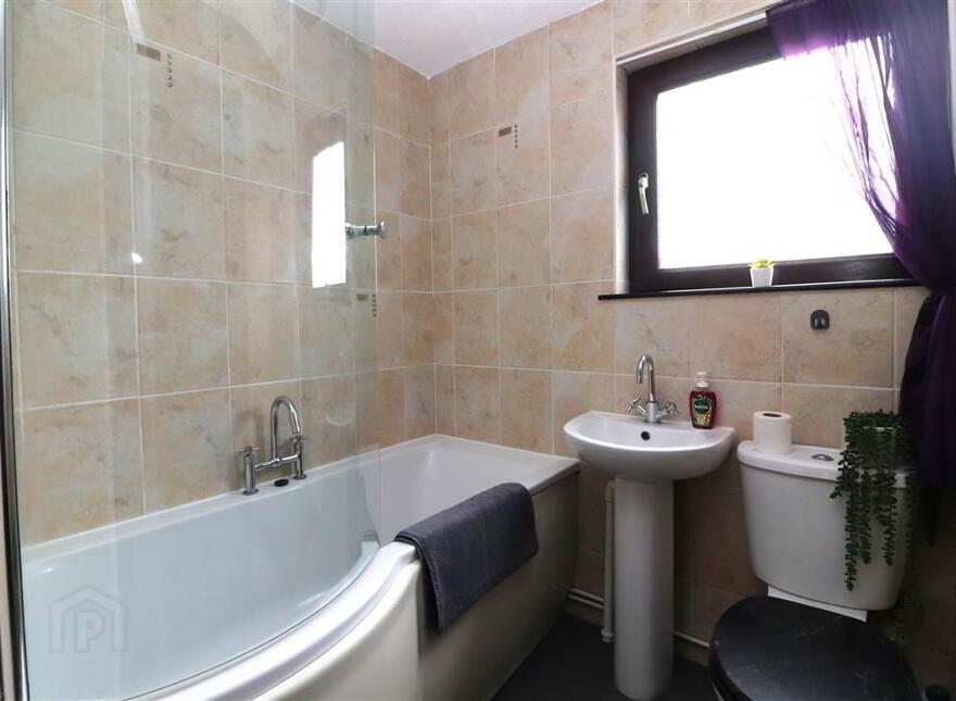202 Ashmount Gardens, Hillhall Road, Lisburn, BT27 5DB