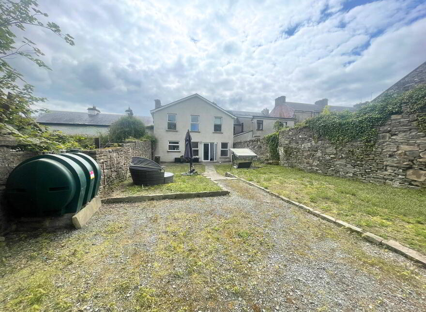 Ballinagare, Castlerea, F45RX00