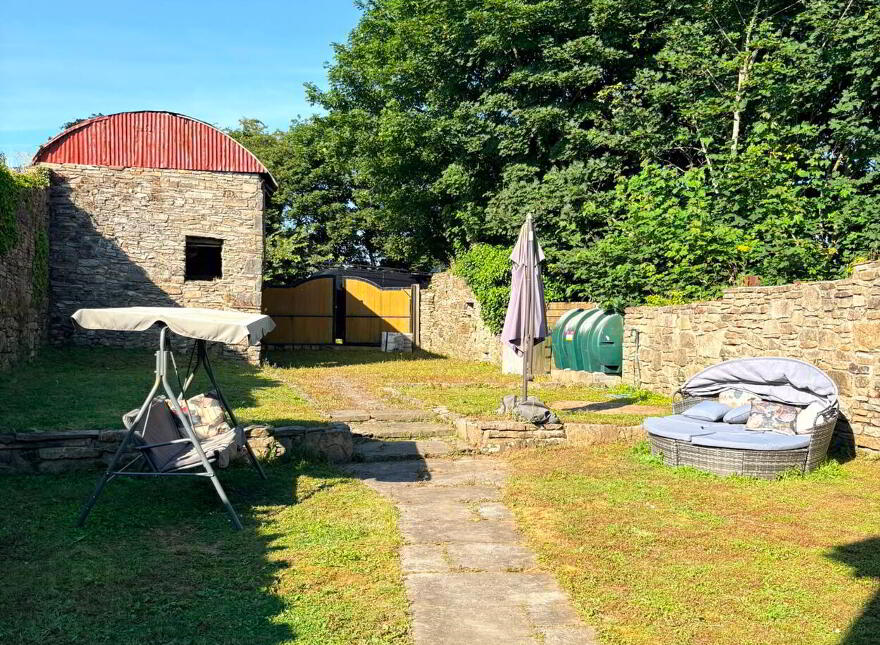 Ballinagare, Castlerea, F45RX00