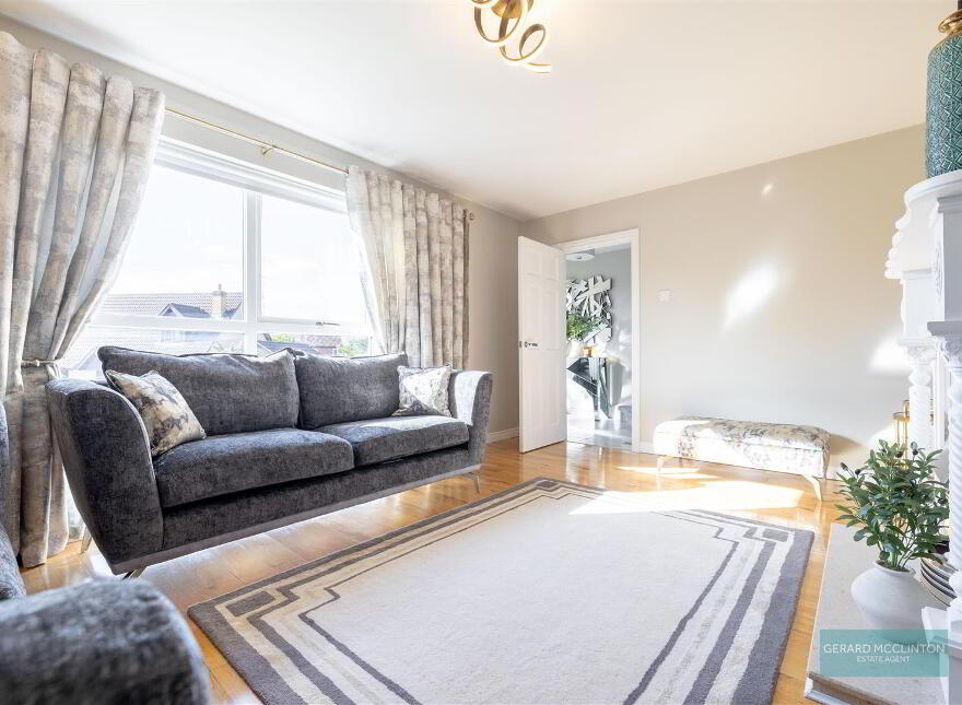 113 Laurelgrove Dale, Belfast, BT8 6ZE