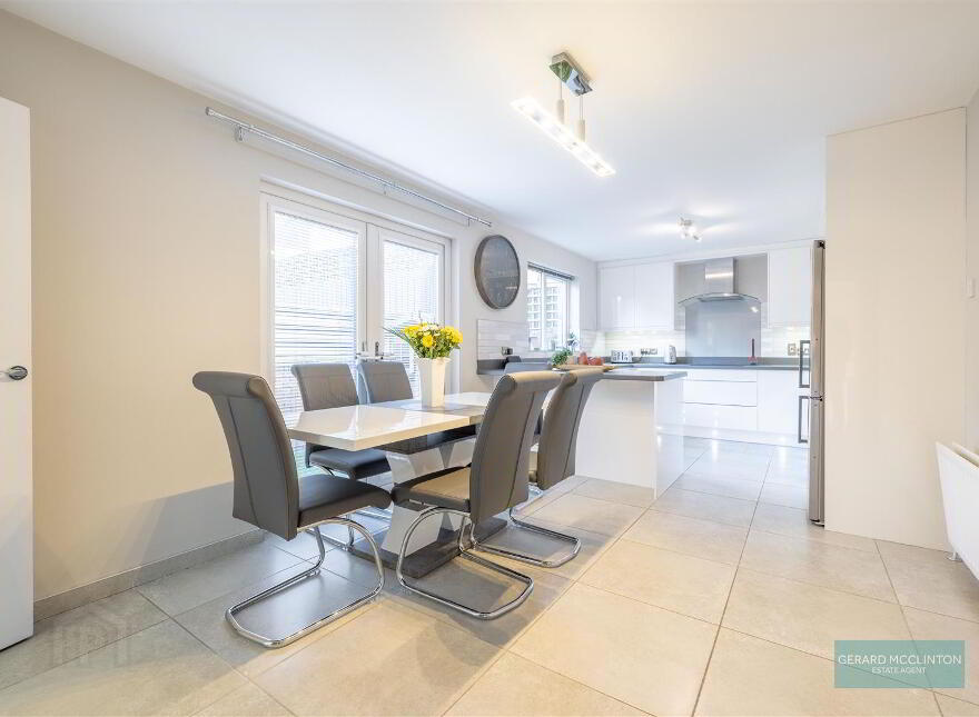 113 Laurelgrove Dale, Belfast, BT8 6ZE