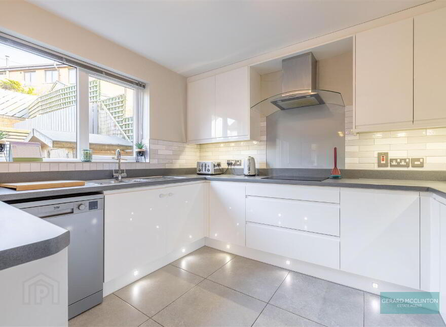 113 Laurelgrove Dale, Belfast, BT8 6ZE