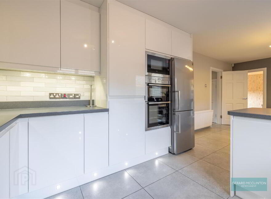113 Laurelgrove Dale, Belfast, BT8 6ZE