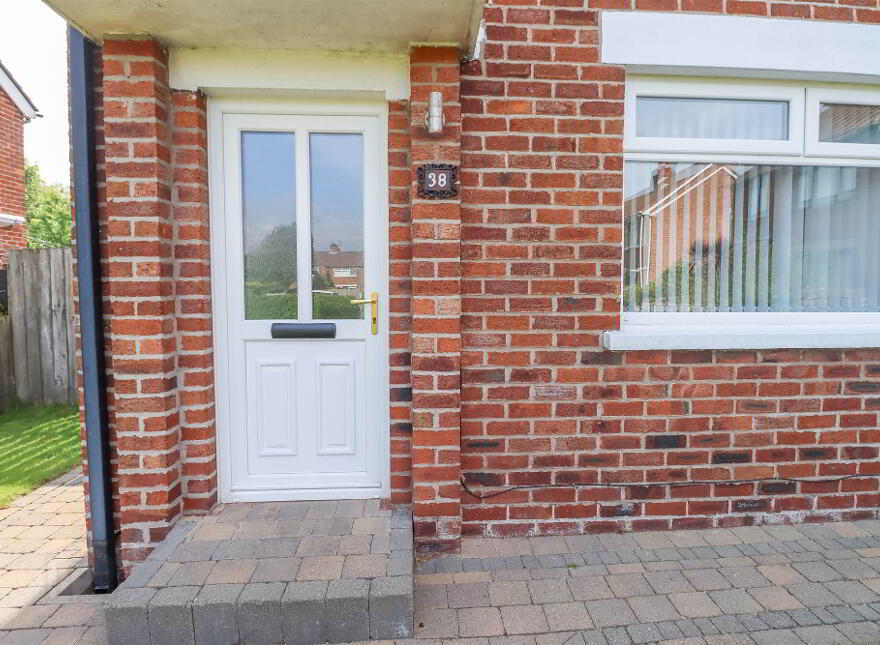 38 Moatview Park, Dundonald, Belfast, BT16 2BE