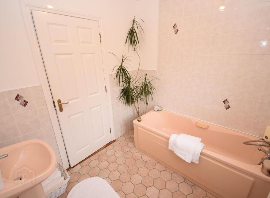 75 Glenoughty Close, Letterkenny, F92V4K2