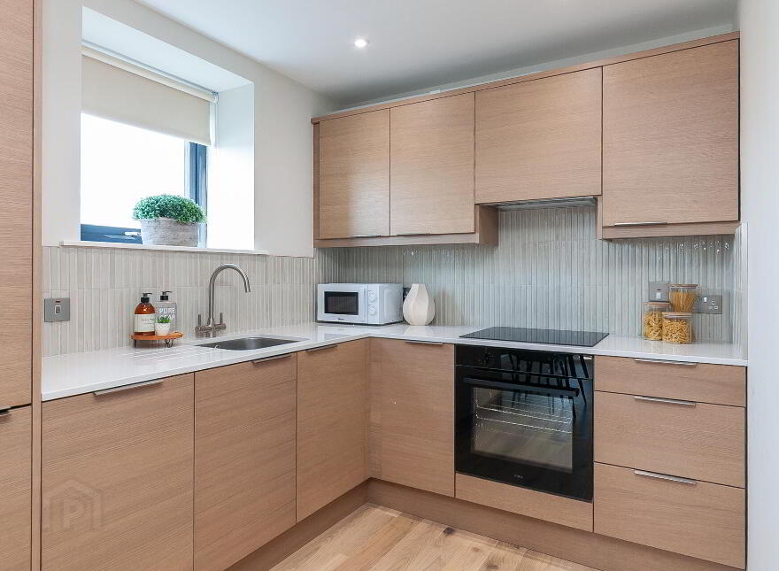 Apt 3, 537a Lisburn Road, Belfast, BT9 7GQ