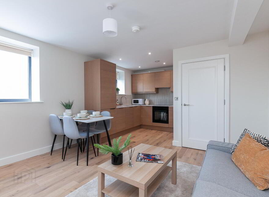 Apt 3, 537a Lisburn Road, Belfast, BT9 7GQ