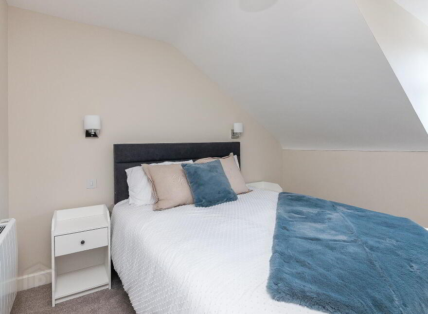 Apt 3, 537a Lisburn Road, Belfast, BT9 7GQ