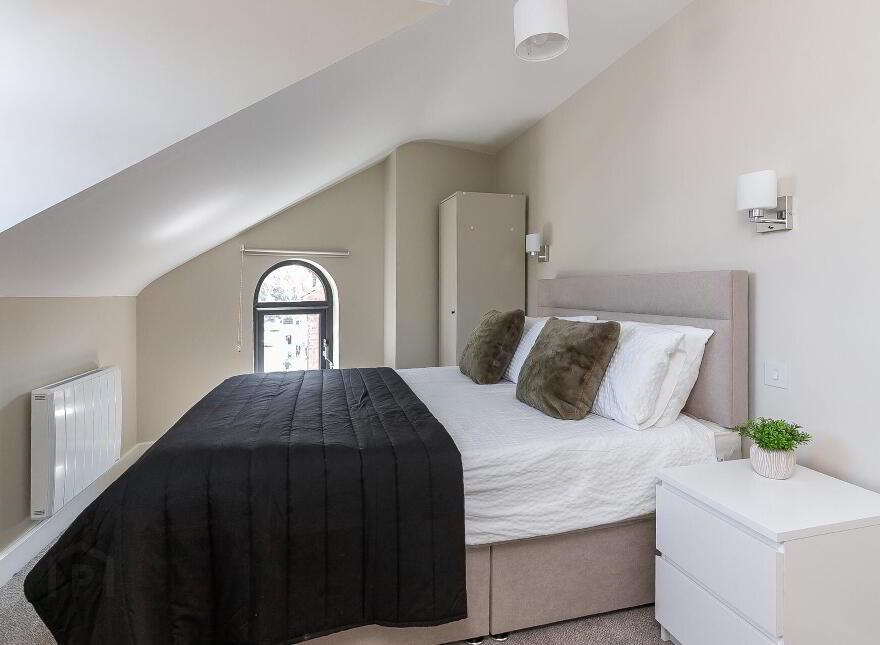 Apt 3, 537a Lisburn Road, Belfast, BT9 7GQ