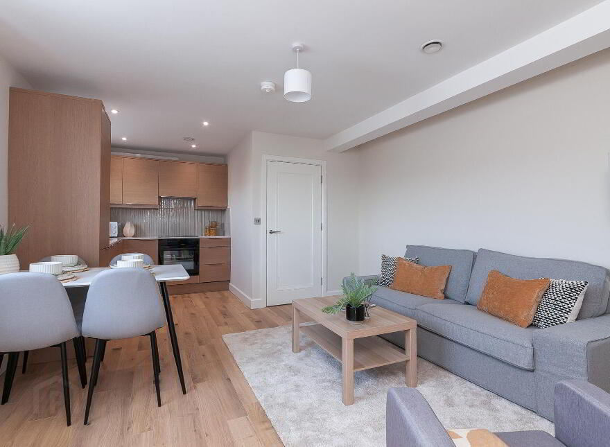 Apt 3, 537a Lisburn Road, Belfast, BT9 7GQ