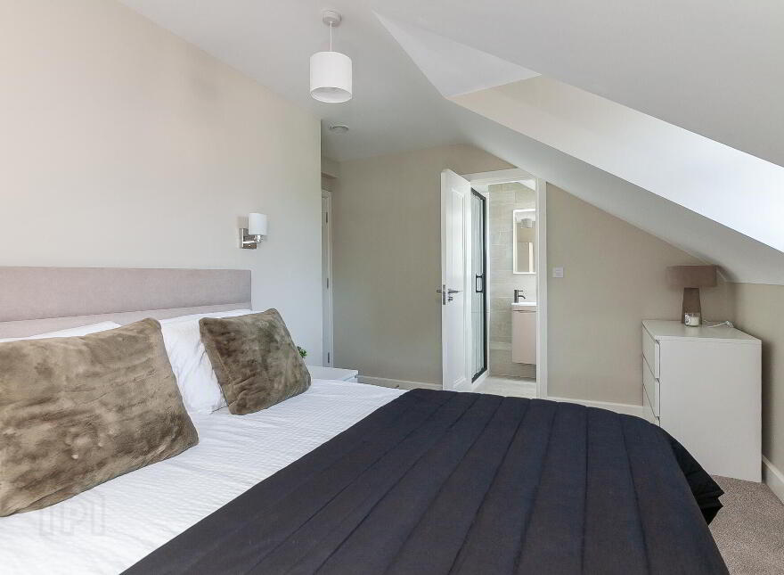 Apt 3, 537a Lisburn Road, Belfast, BT9 7GQ