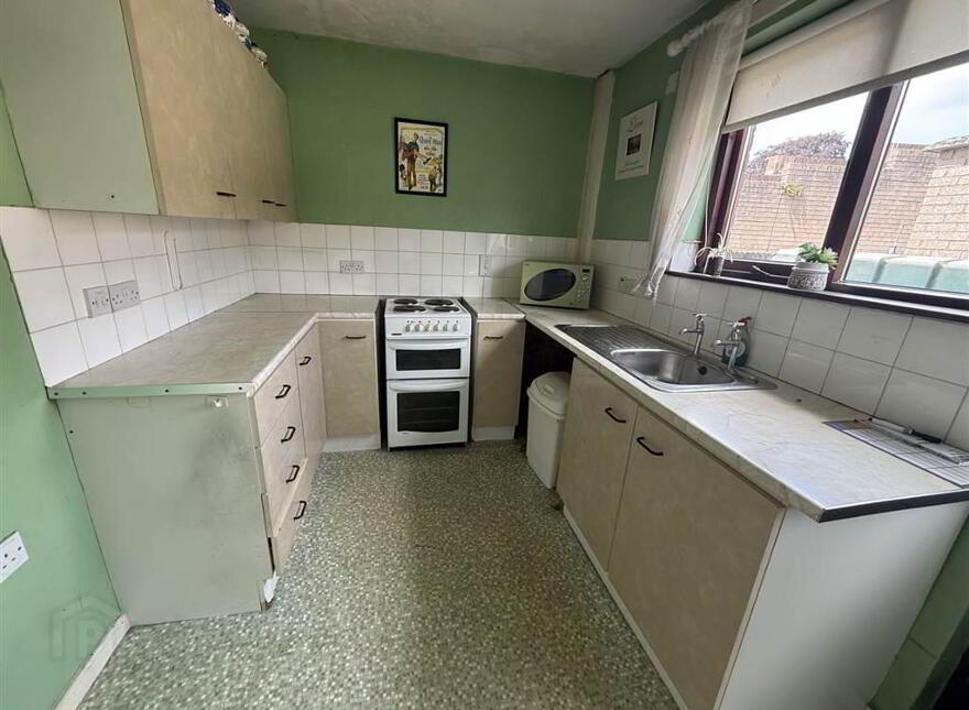 12 Nicholson Gardens, Lisburn, BT28 1YW