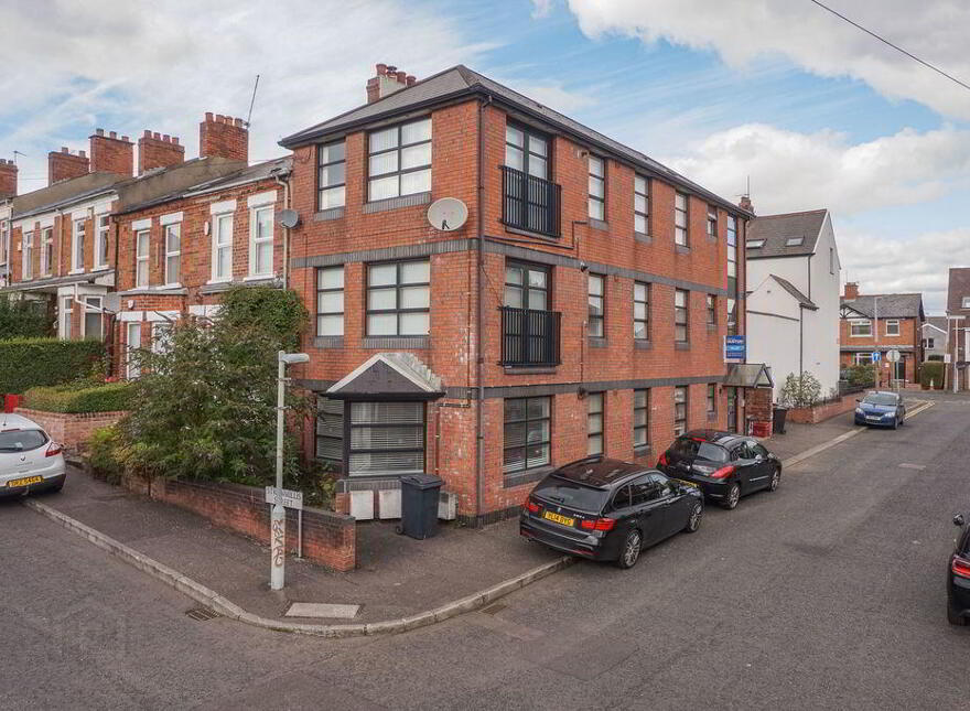 Apt 1, 43 Sandhurst Drive, Belfast, BT9 5AY