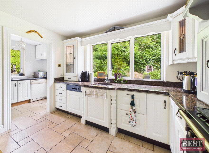 10 Oak Vale Avenue, Newry, BT34 2BQ