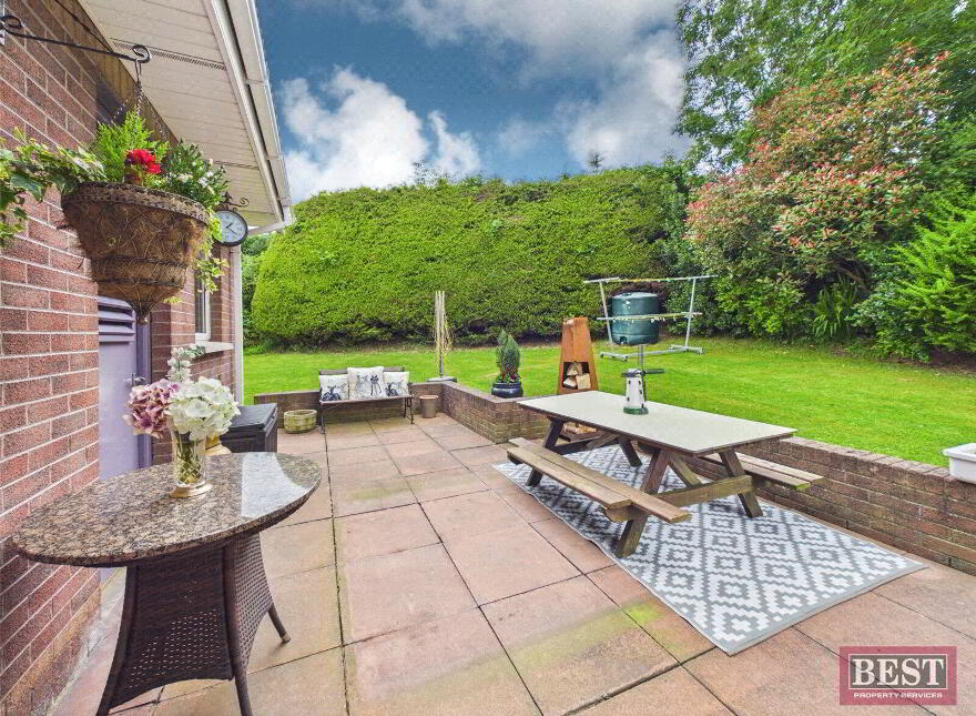 10 Oak Vale Avenue, Newry, BT34 2BQ