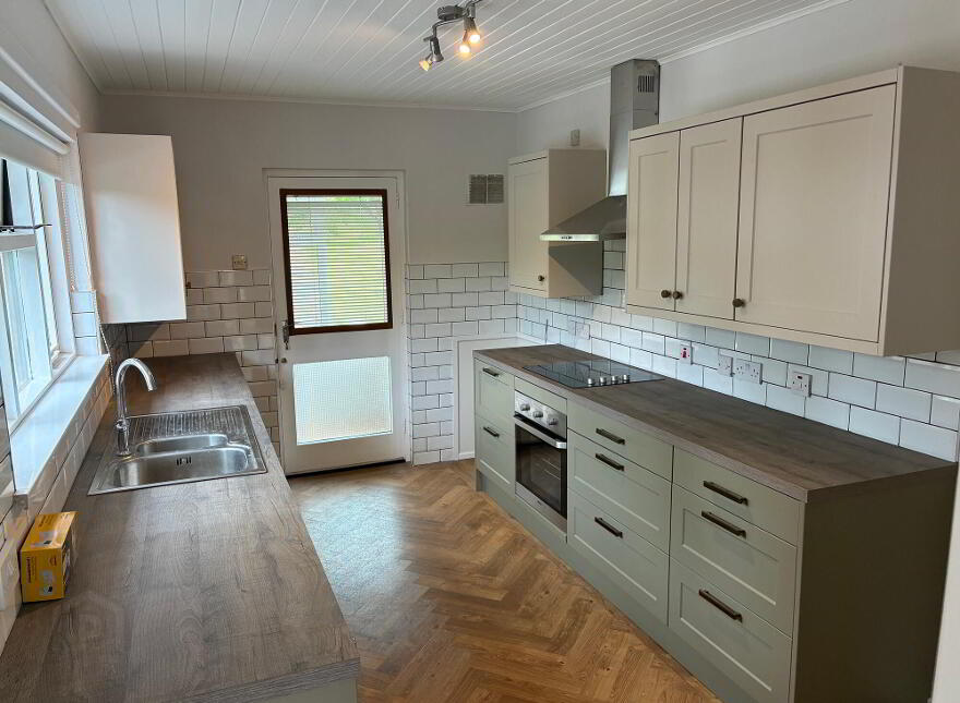 194 Moorfields Road, Ballymena, BT42 3EF