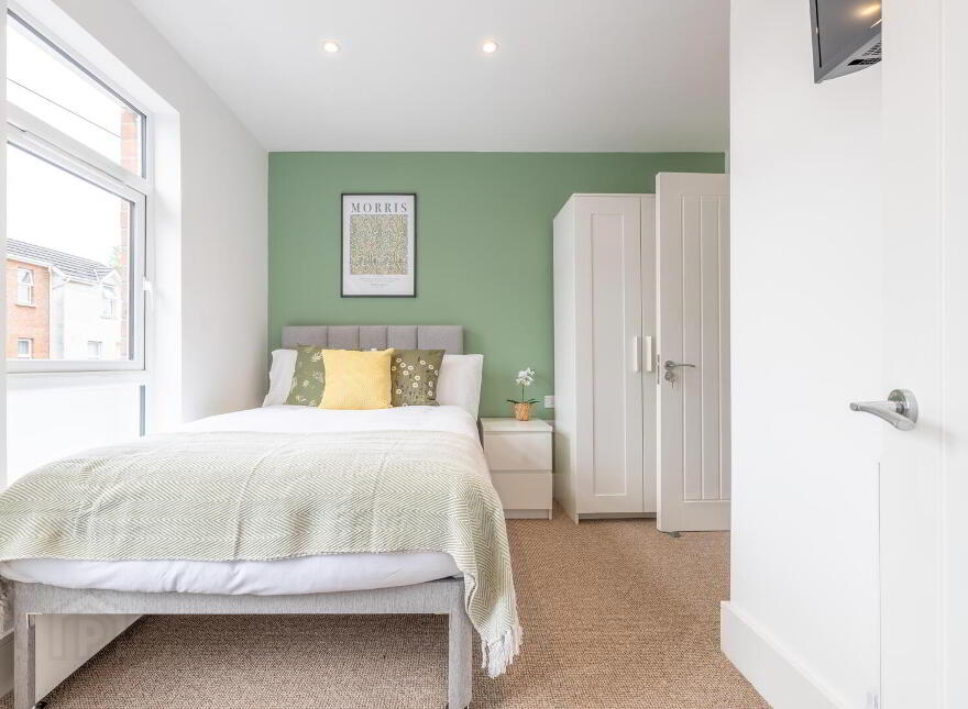 Room 3, 4 Woodcot Avenue, Belfast, BT5 5JA