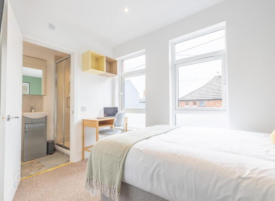 Room 3, 4 Woodcot Avenue, Belfast, BT5 5JA
