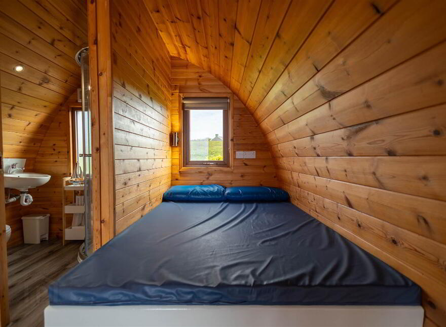 Rathlin Glamping, Rathlin Island, Demesne, Ballycastle, BT54 6RT