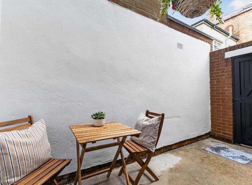 30 Lichfield Avenue, Belfast, BT5 5JQ
