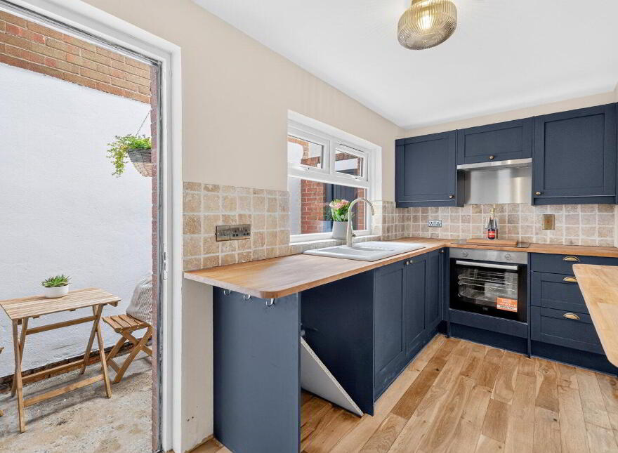 30 Lichfield Avenue, Belfast, BT5 5JQ