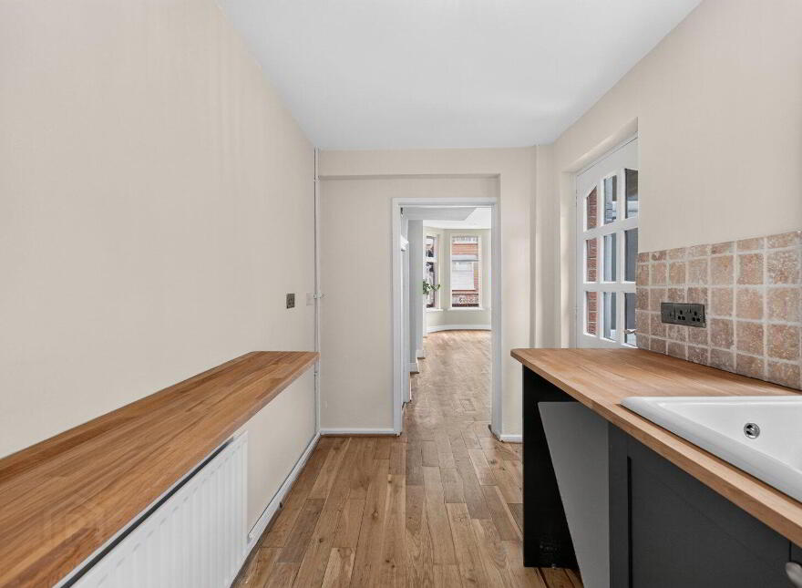 30 Lichfield Avenue, Belfast, BT5 5JQ